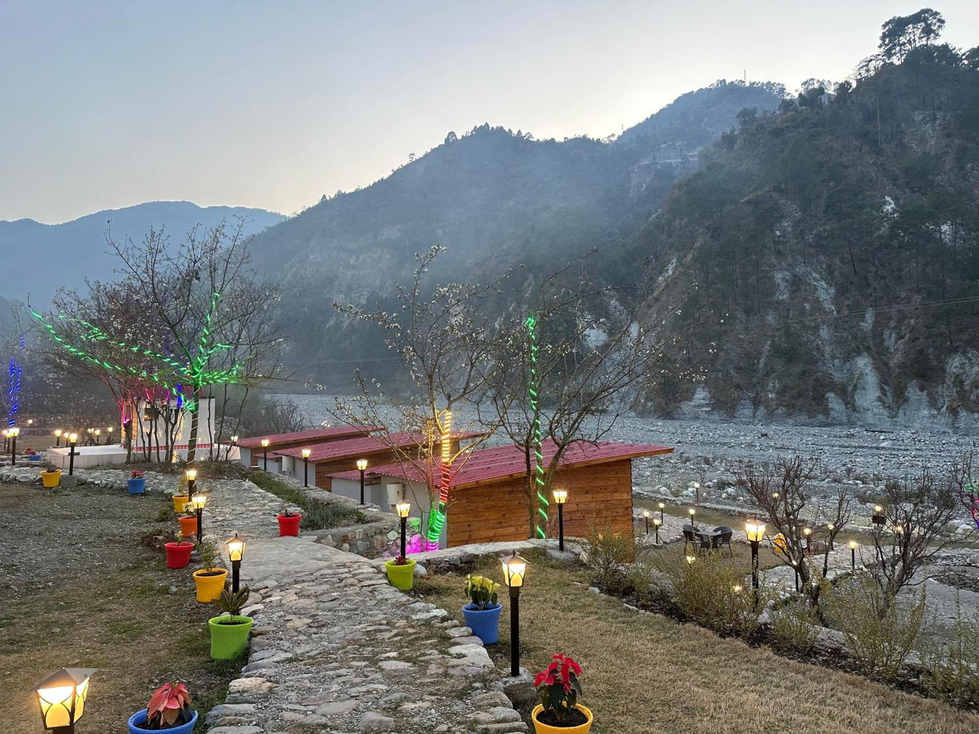 Cabana Riverside Resort - Kainchi Dham Nainital Dış mekan fotoğraf