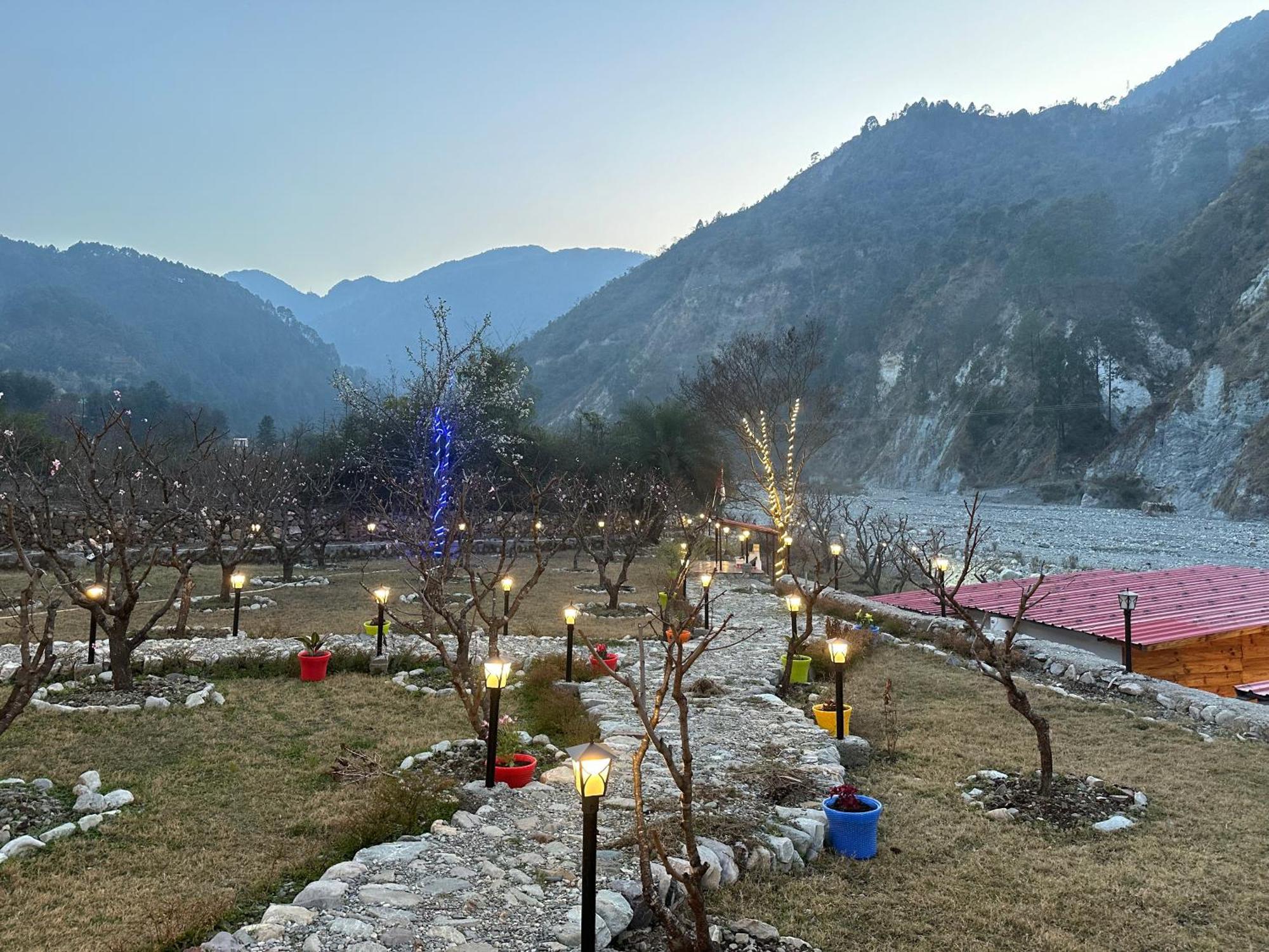 Cabana Riverside Resort - Kainchi Dham Nainital Dış mekan fotoğraf